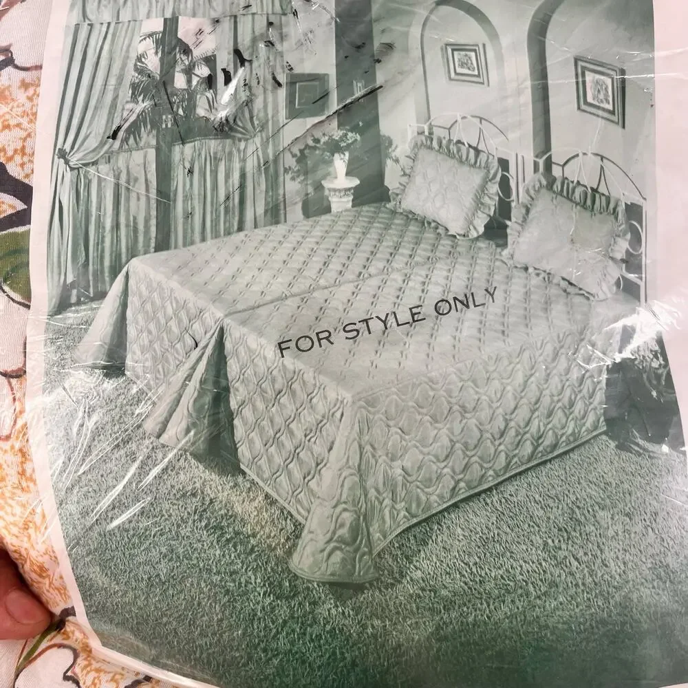 vintage new in package twin size coverlet quilt bed spread tan white floral
